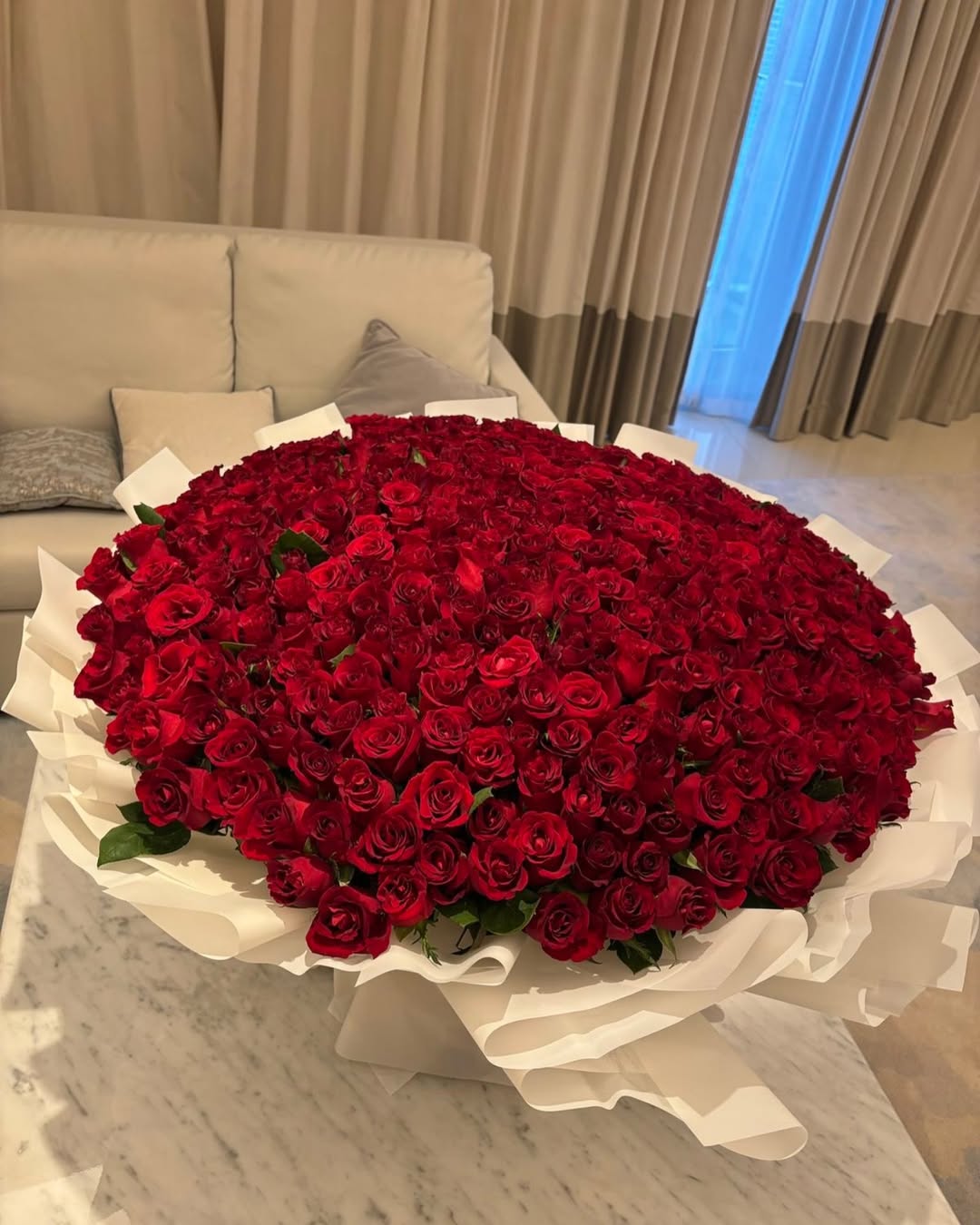 250 red roses