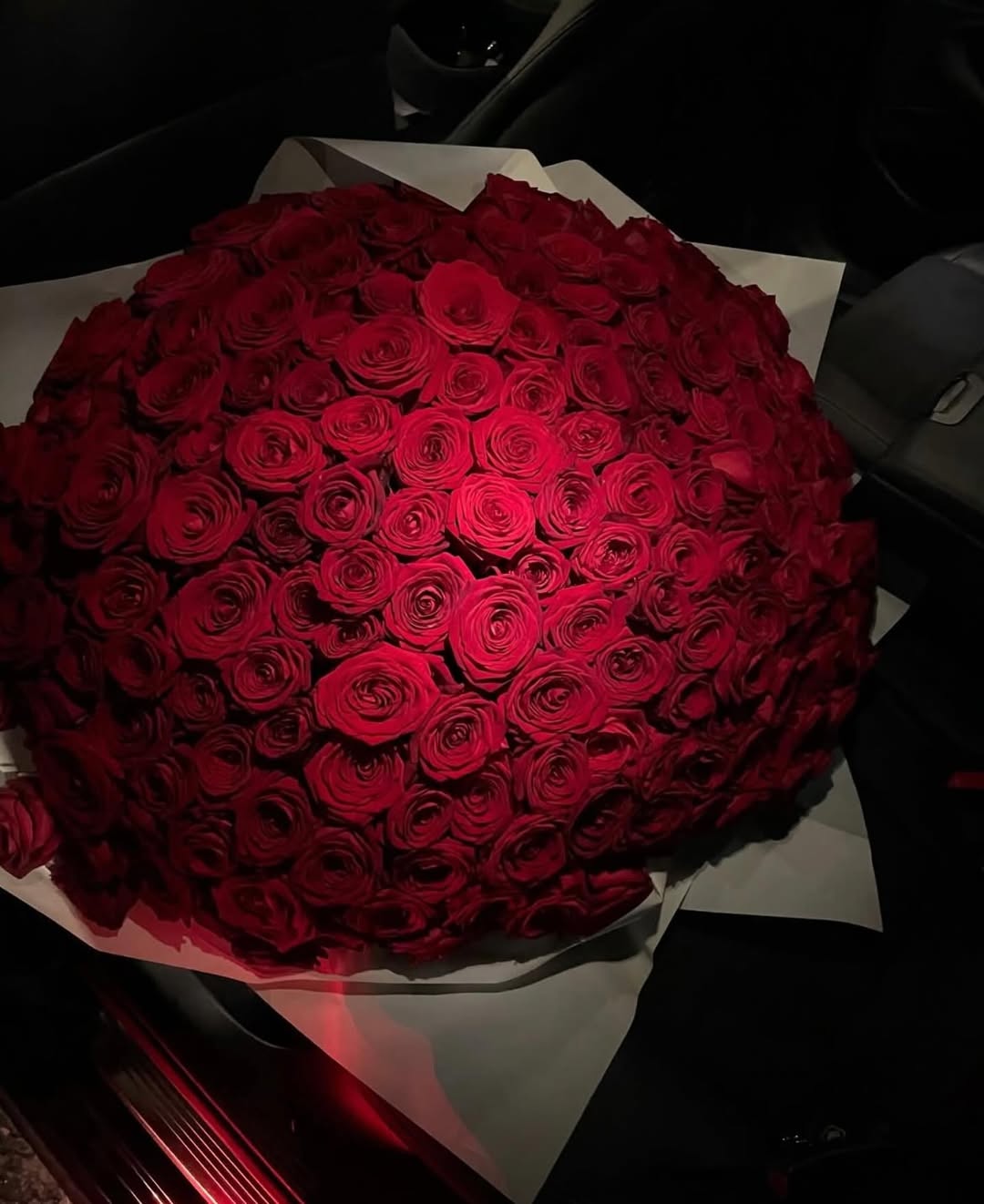 250 red roses