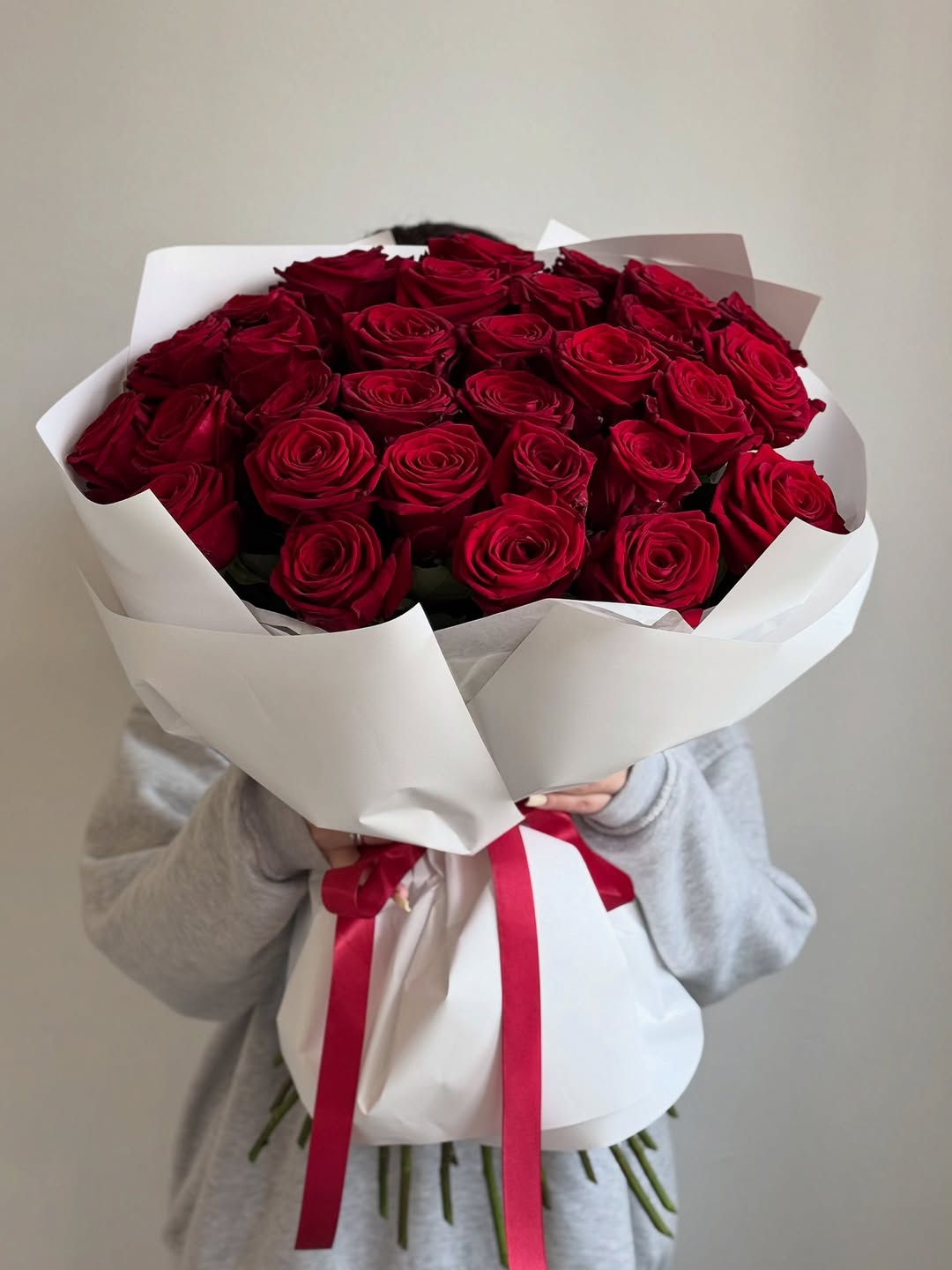 Mono Bouquet of Red Roses – Amelie Floral – Best Florist